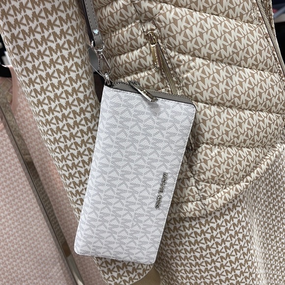 MICHAEL KORS LARGE TRAVEL CONTINENTAL WRISTLET WALLET BRIGHT WHITE SIGNATURE - Picture 6 of 16